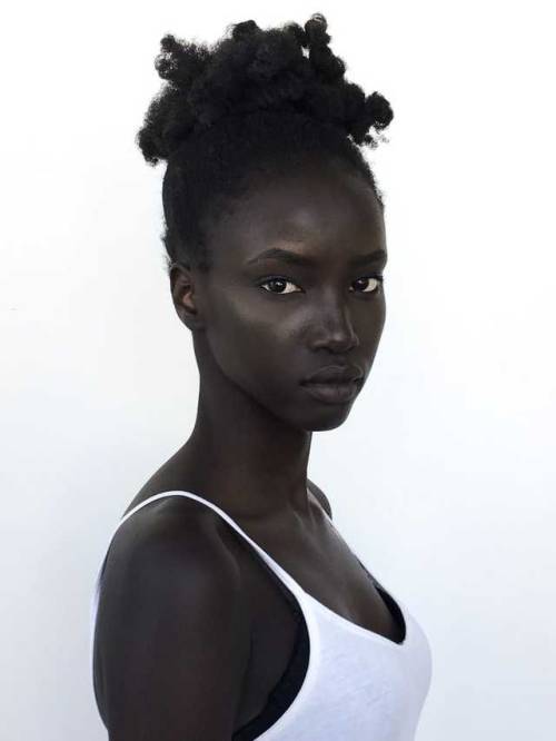 Anok Yai is a stunning model from New Hampshire of Sudanese decent. She was discovered after the fir