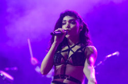 luvtahliahcom:  60+ HQ Photos of FKA twigs Performing @ Field Day Festival In London June 6th 2015 http://luvtahliah.com/thumbnails.php?album=271