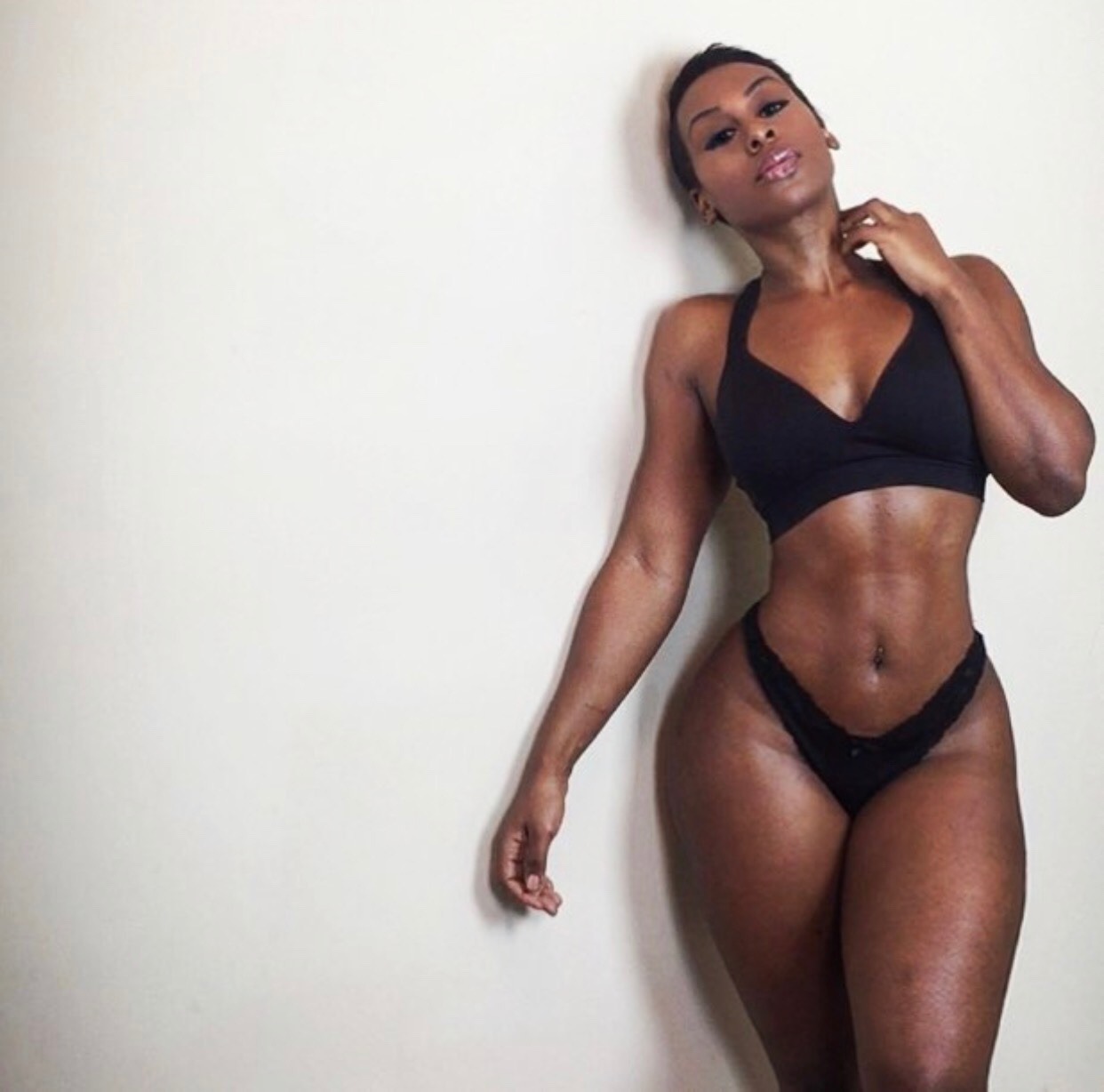 bombshellssonly:  @saiphifer