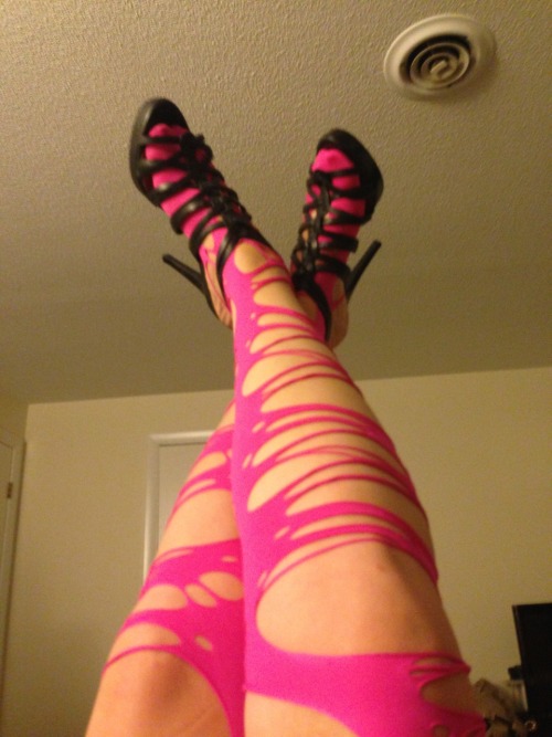 I really love her look very smoking hot sexy horny !!!!