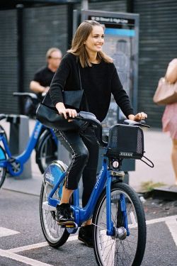 girls-on-bicycles:  Girls On Bicycle