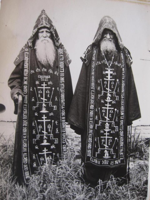 noiseintheaether:
“ nuitnuitnuit :
“ Russian Orthodox Clergy Vestments
” ”