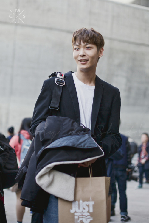 Seoul Fashion Week 2015 S/S Street style!!! http://nstagram.com/candydeshot 