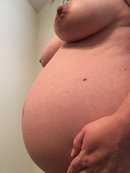preggofuckpage: Pregnancy is a chance to be extreme! I want it better now! Come and use my pregnant 
