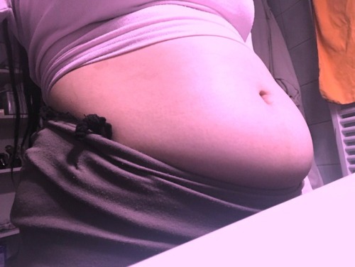 chubbyfrenchie:  Other pics in the skirt!!!