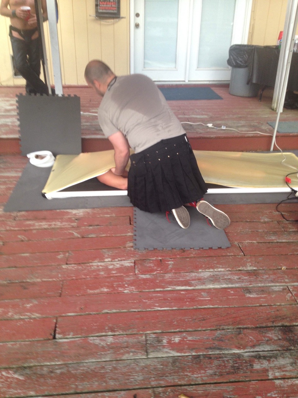 xrayeyesblue:  northmanatl:  Vacbed Demo I did at WNC Leathermen’s Domination VI