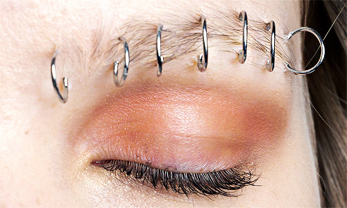 abigaildonaldson:  Punk-inspired makeup by James Kaliardos at Rodarte Spring/Summer 2015 
