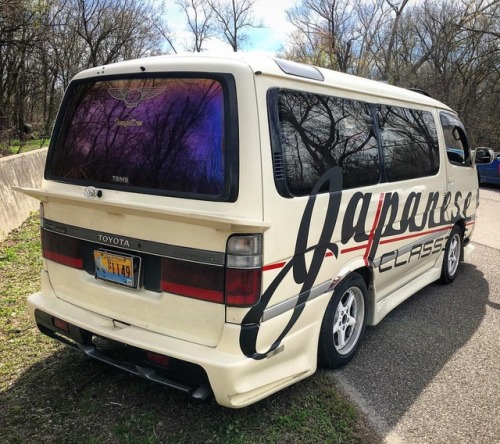 Toyota HiAce Super Custom Limited #toyota #jdm #rhd #japaneseclassics #radwood (at Driveway Austin M