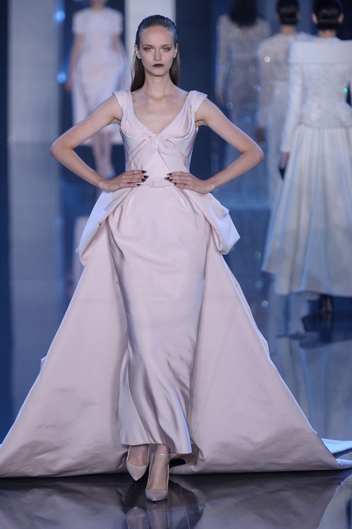 zealous4fashion:  Ralph & Russo Haute Couture Fall Winter 2014/15 Collection (1/3) Photosets: (2/3) (3/3)