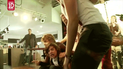I Wanna Talk About How Soft And Smooth Louis’ Butt Is. Just Take A Look! This Shit Is Really Bouncing
