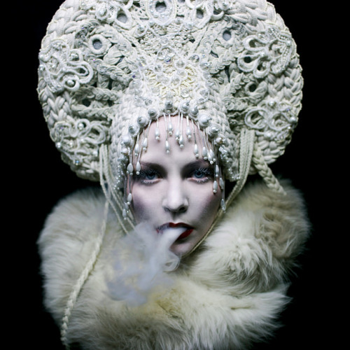 headpiece Agnieszka Osipa Costumesphoto & model Helen Warner Photography