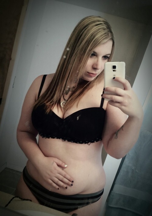 drtyhippiepanda:  One part of my body that I’m still very insecure about is my stomach. Even after losing nearly 50 pounds, I still hate looking at it. It’s less than ideal and will never be the flat stomach that I’ve always wanted, but I’m learning