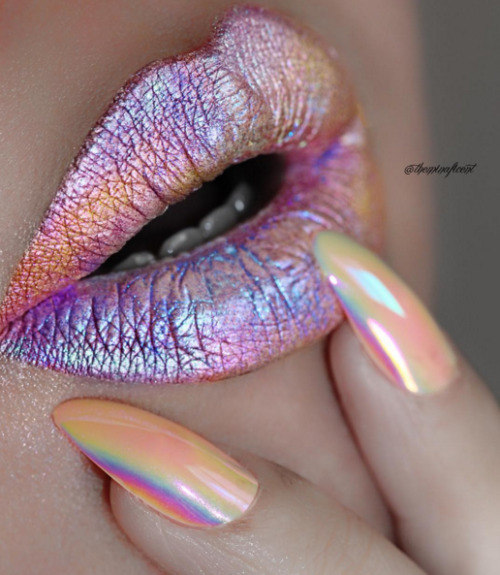 nailpornography:  iridescent lips & nails 