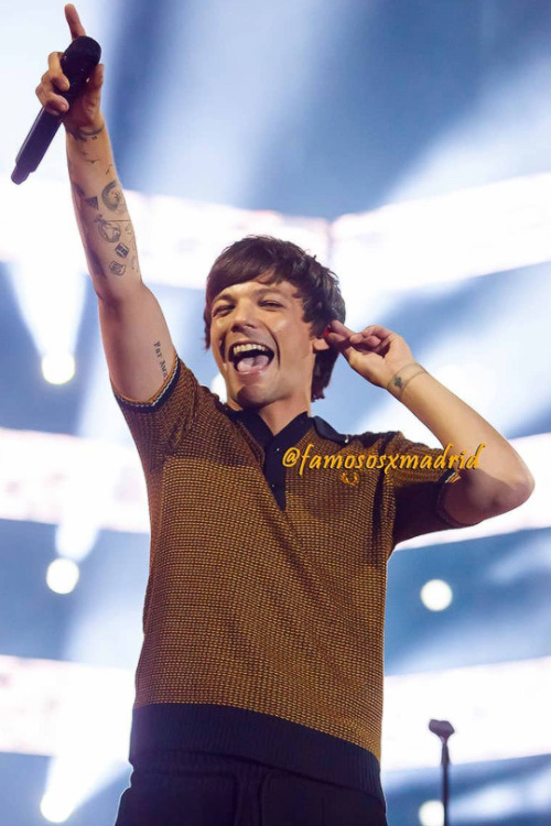 lthqs:Louis onstage at CCME