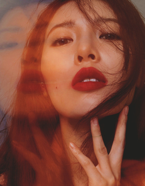 softjoy:hyuna // maps magazine september issue