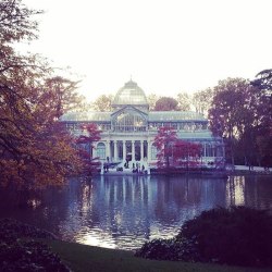 mal-maison:  The Palacio de Cristal in Madrid’s Buen Retiro park caught the eye of style editor