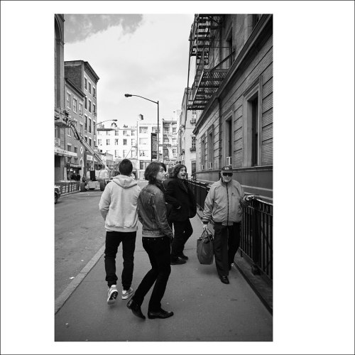 spacemonkeys:Unreleased shots of Arctic Monkeys during Humbug era, by Tom Oxley