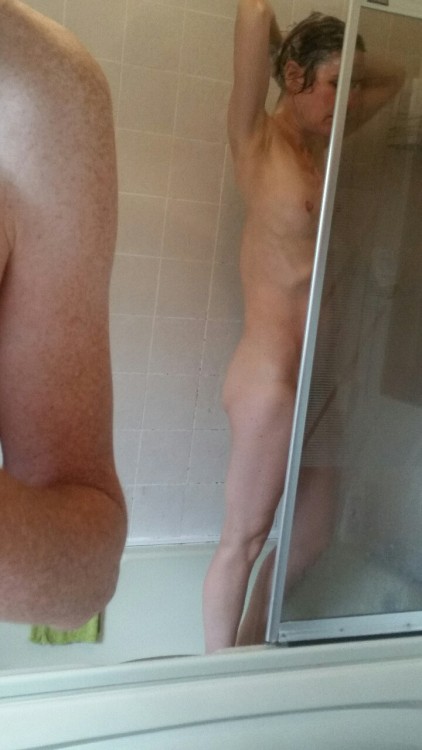 yestryitall:  myunsuspectingwife:  All comments welcome guys…. Very unsuspecting,  she’ll kill me if she’d know   Great nips nice ass. I’d love to to meet her in person