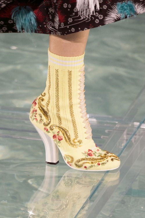 Porn skaodi:Fendi Haute Couture Fall/Winter 2016.  photos