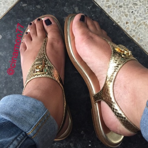 salntandslnner: This is for all feet lovers Happy Flats Friyayyy xoxo cinamon77.tumblr.com/ 