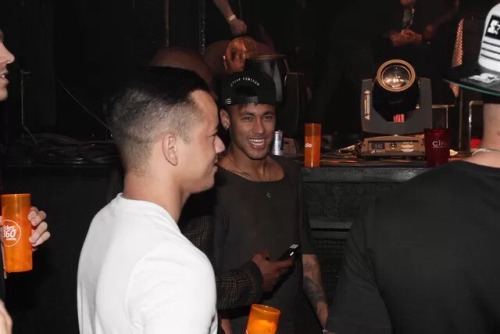 -neymarjunior:Neymar at Thiaguinho’s show in São Paulo.