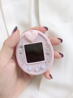 sushimoe:  I bought a tamagotchi recently ♡ | IG: alienmocha 