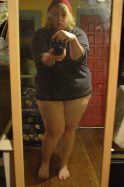 peachspiit:  last nights relaxation(i love this picture because its actually sorta representative of how big i actually am cause a lot of pictures make me look a little smaller than i am but not this one! i am fat and beautiful!)