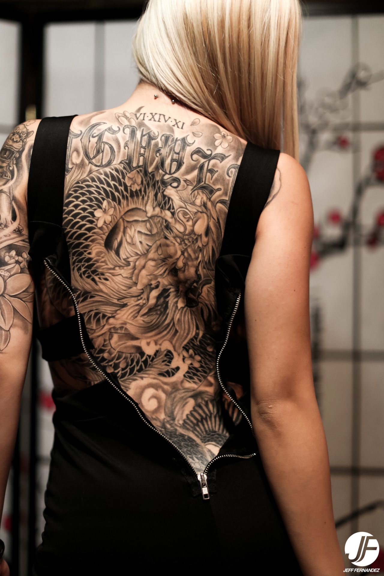 hijefff:  hijefff:  Photo by: Jeff f. Girls with tattoos  Instagram: @YOJEFFF