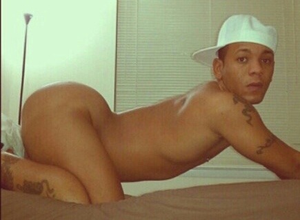 iloveazz89:  iloveazz89.tumblr.com   To submit ass pics send them to KIK : topjerzee or email them to topjerzee@yahoo.com.