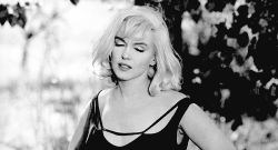 missmonroes:  Marilyn Monroe photographed