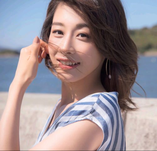 tsuboyan: zetsurinder: #綺麗なお姉さん #加藤綾子 #カトパン #女子アナウンサー #女子アナ #フリーアナウンサー #美脚 #脚線美 #美女 #美人 #美人アナウンサー #美