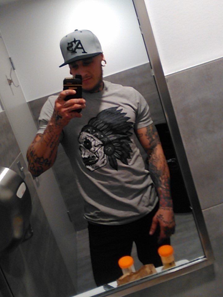 puphawaii:  sexymenandgayporn:My newest obsession! Bo Sinn!  This sexy tattooed stud