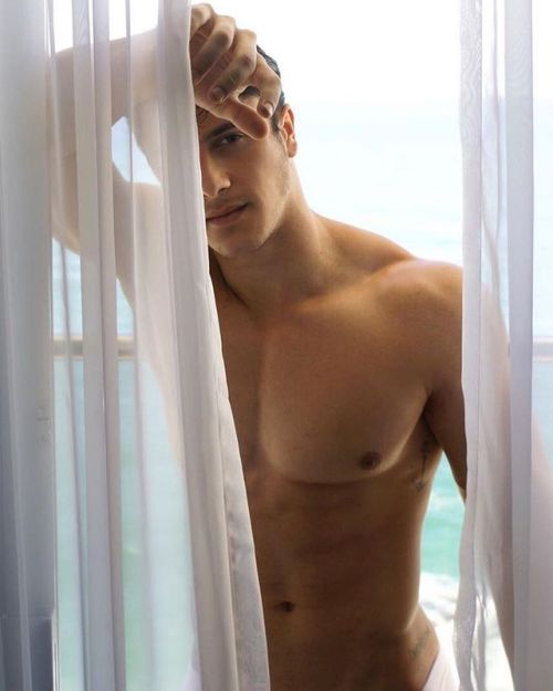 bigdicksandtightholes: brazilmen:   brazilian model Jhon Giardini brazilmenblog.blogspot.com.br nudestuds.tumblr.com   😍😍 