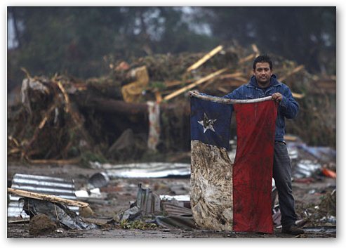 incendiobajoelagua:  Hoy 27 De Febrero del 2013 a las 3:34 am Se cumplen 3 Años del terrible terremoto que afecto a nuestro país CHILE <3, En el 2010 me di cuenta como Chile se puede unir en medio de la tragedia para ayudar a sus compatriotas