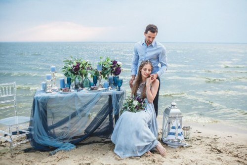 Romance by the sea shot by photographer Yulia BalanenkoFull photo shoot on Beach Wedding Tips