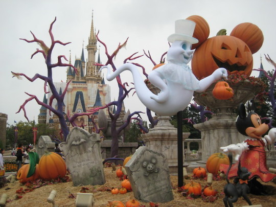 halloween in tokyo disney