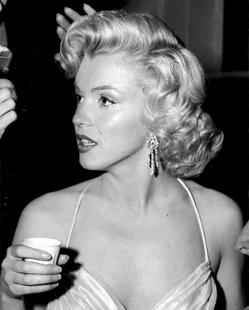 infinitemarilynmonroe: Marilyn Monroe at