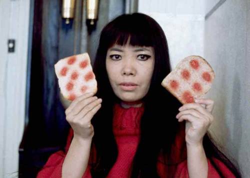 basava:
“ Yayoi Kusama
”