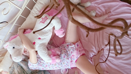 babyprincesspolly:  nap time for the lil porn pictures