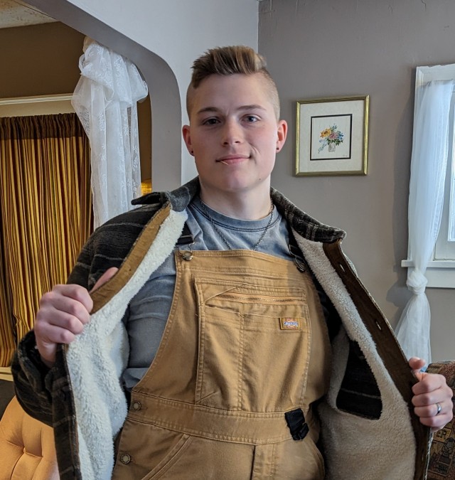 that-stone-butch:🌨️when you want to take outfit selfies but you’re currently in a blizzard🌨️he/him (butch lesbian)