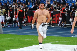 grizzlybear53:  leoariesforever70:  hairycub81:  notdbd:  Aaron Wahl of the Dresden Monarchs strips naked for the postgame handshakes.  ❤️  ❤️😘  Super hot