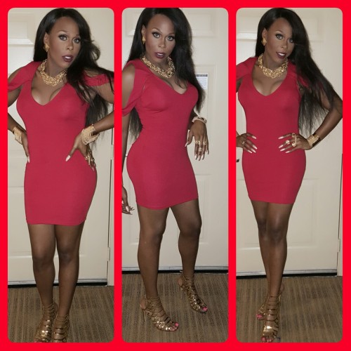 tsjosslynbottomsup:  tsjosslyn69:  Lady in Red  That’s me