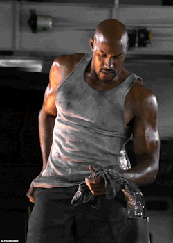 thegaysideofbi:  Thegaysideofbi: Henry Simmons