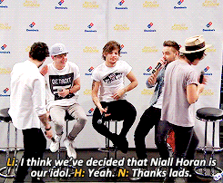 floralprintharry:  x 