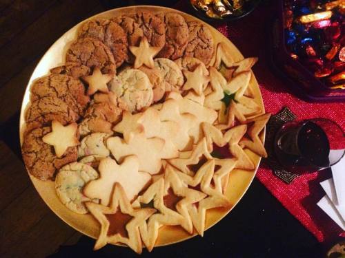 My #christmascookie platter for my #birthday drinks tonight including #buzzfeedfood #snickerdoodle a