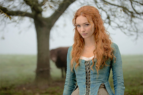 eleanortomlinsondaily:Eleanor Tomlinson in 2.03 of Poldark