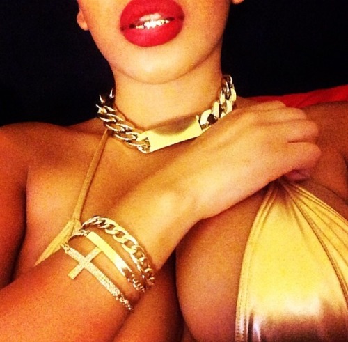 chanel-and-louboutins:  Chanel-and-Louboutins.tumblr.com 