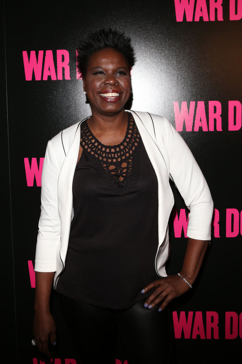 freshrosemary:  endlesskate:  billhaderismycriterioncollection:  Lets appreciate Leslie Jones  That grey dress. I’m dying.  There aren’t many things I love more than tall women killing everything and everyone in high heels. 