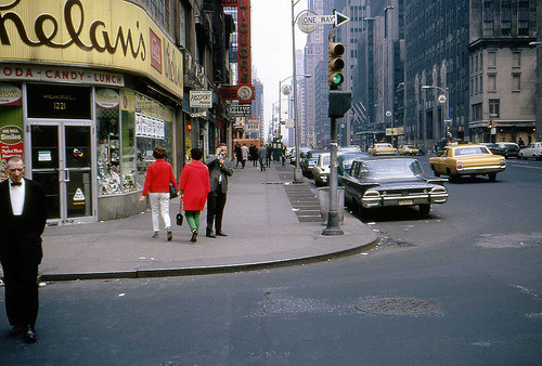 fuckyeahvintage-retro:  New York City, 1967 © John Williamson