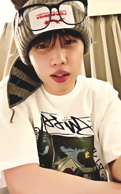 Sunwoo Displaying Loverboy Beanie Side-effects On Live...